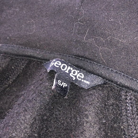 Black zip up woman’s sweater - Picture 4 of 4